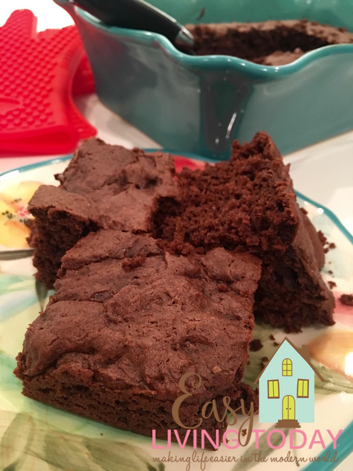 This is the best ever clean eating brownie recipe! Tons of flavor yet super healthy! You will feel like you're cheating without the extra calories ;)