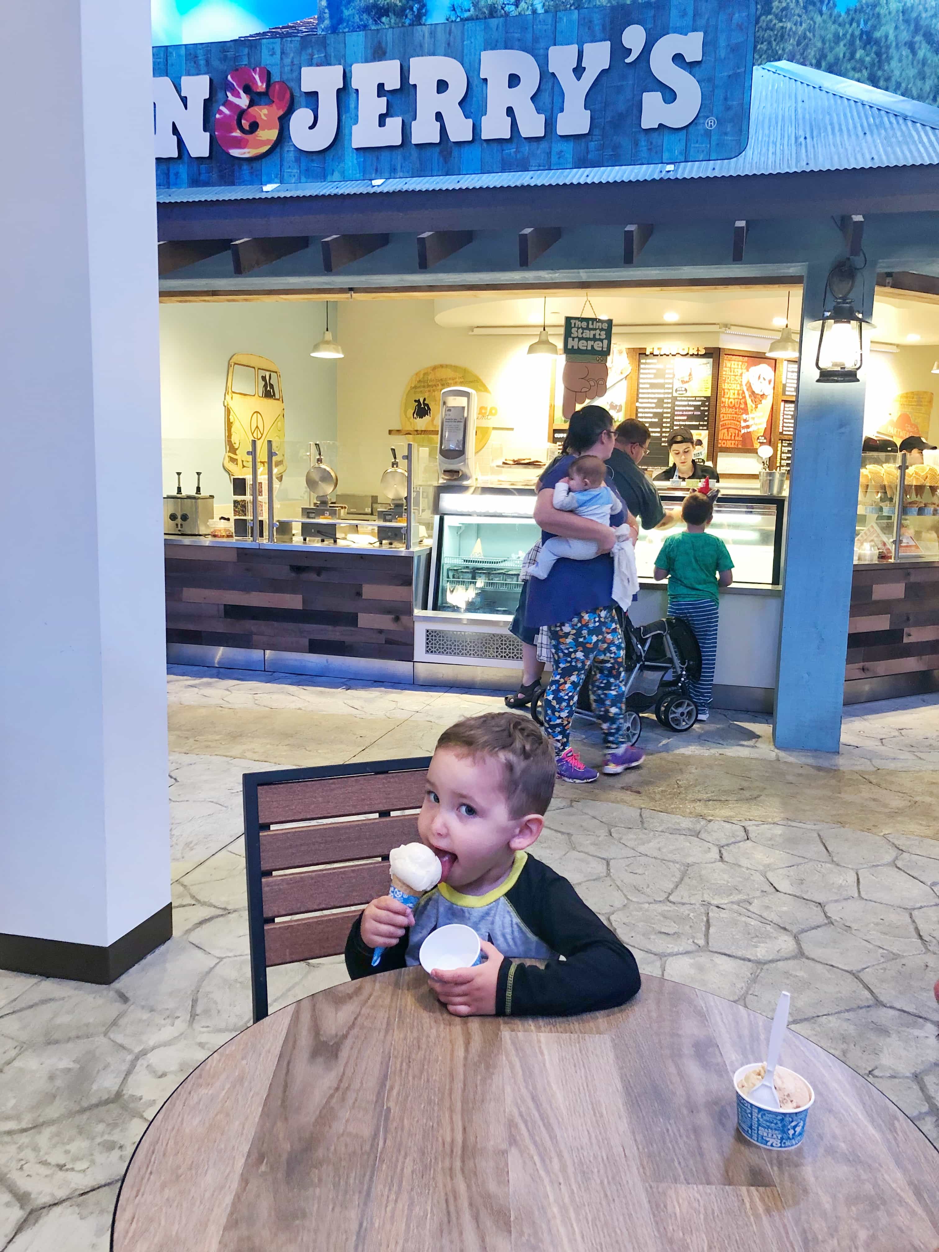 great wolf lodge illinois ice cream